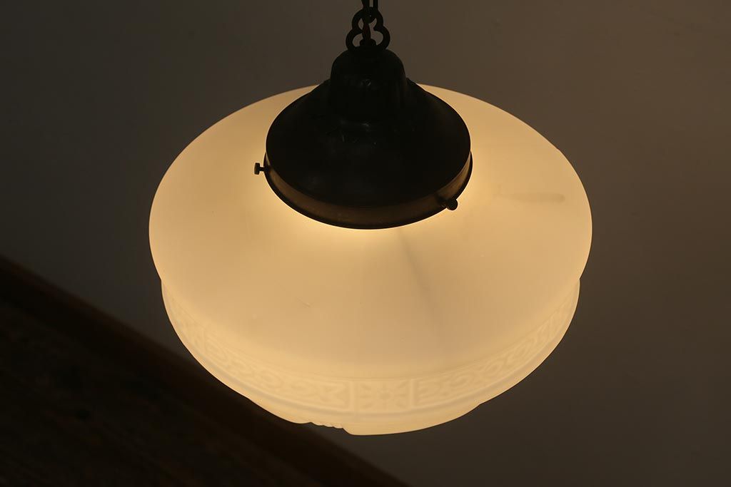 アンティーク照明　陽刻のカバーが上品なペンダントライト(天井照明、吊り下げ照明)(R-042029)