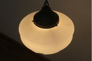 アンティーク照明　陽刻のカバーが上品なペンダントライト(天井照明、吊り下げ照明)(R-042029)