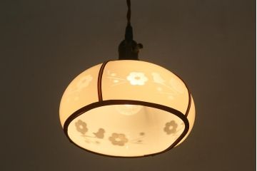 アンティーク照明　昭和初期　梅と小鳥の模様が可愛らしい天井照明(吊り下げ照明、ペンダントライト)(R-042030)