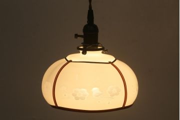 アンティーク照明　昭和初期　梅と小鳥の模様が可愛らしい天井照明(吊り下げ照明、ペンダントライト)(R-042031)