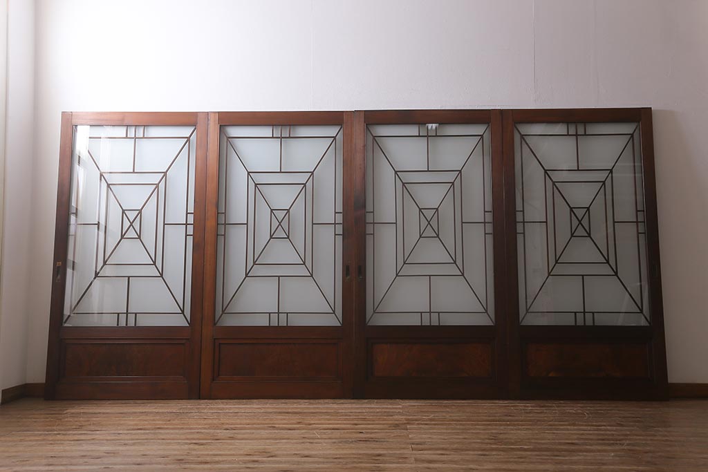 アンティーク建具　和製アンティーク　ヒノキ材　腰板ケヤキ材　上手物!　珍しいデザインが目を引くガラス戸4枚セット(引き戸、建具)(R-042036)