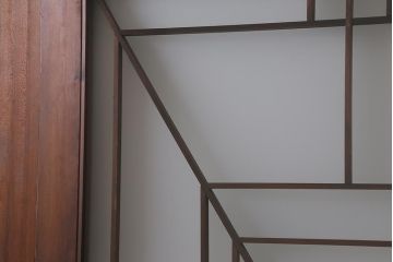 アンティーク建具　和製アンティーク　ヒノキ材　腰板ケヤキ材　上手物!　珍しいデザインが目を引くガラス戸4枚セット(引き戸、建具)(R-042036)