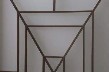 アンティーク建具　和製アンティーク　ヒノキ材　腰板ケヤキ材　上手物!　珍しいデザインが目を引くガラス戸4枚セット(引き戸、建具)(R-042036)