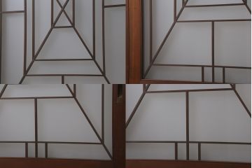 アンティーク建具　和製アンティーク　ヒノキ材　腰板ケヤキ材　上手物!　珍しいデザインが目を引くガラス戸4枚セット(引き戸、建具)(R-042036)