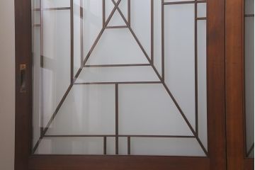 アンティーク建具　和製アンティーク　ヒノキ材　腰板ケヤキ材　上手物!　珍しいデザインが目を引くガラス戸4枚セット(引き戸、建具)(R-042036)