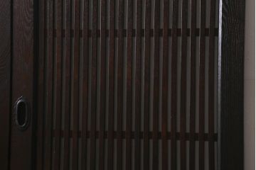 アンティーク建具　和製アンティーク　明治期　蔵戸リメイク　総ケヤキ材　クリアガラス入り　和の趣あふれる蔵戸2枚セット(引き戸、玄関戸)(R-042038)