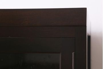 リメイク家具　松本民芸家具　気泡ガラス入り　落ち着きのあるシックな佇まいが魅力の脚付きリビングボード(テレビ台、ローボード)(R-042042)