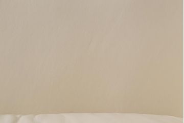 展示品　IDC大塚家具　リンレイ(LINLEY)　ヘリックス　木製脚　本革　ホワイトカラーの二人掛けソファ(定価約147万円)(R-042045)