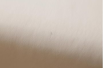 展示品　IDC大塚家具　リンレイ(LINLEY)　ヘリックス　木製脚　本革　ホワイトカラーの二人掛けソファ(定価約147万円)(R-042045)