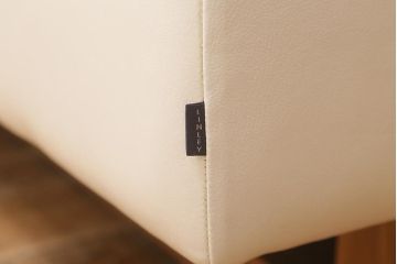 展示品　IDC大塚家具　リンレイ(LINLEY)　ヘリックス　木製脚　本革　ホワイトカラーの二人掛けソファ(定価約147万円)(R-042045)