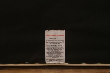 展示品　IDC大塚家具　リンレイ(LINLEY)　ヘリックス　木製脚　本革　ホワイトカラーの二人掛けソファ(定価約147万円)(R-042045)