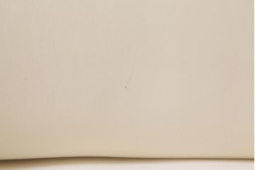 展示品　IDC大塚家具　リンレイ(LINLEY)　ヘリックス　木製脚　本革　ホワイトカラーの二人掛けソファ(定価約147万円)(R-042045)