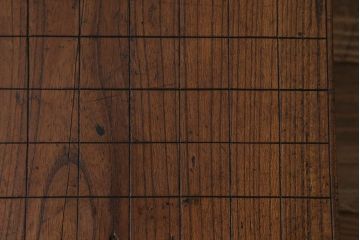 和製アンティーク　欅(ケヤキ)材　存在感のある足付将棋盤(花台、飾り台)(R-042048)