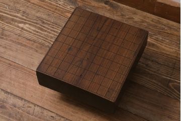 和製アンティーク　欅(ケヤキ)材　存在感のある足付将棋盤(花台、飾り台)(R-042048)