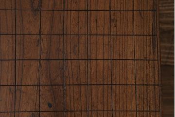和製アンティーク　欅(ケヤキ)材　存在感のある足付将棋盤(花台、飾り台)(R-042048)