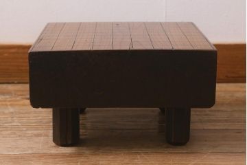 和製アンティーク　欅(ケヤキ)材　存在感のある足付将棋盤(花台、飾り台)(R-042048)