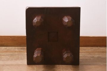 和製アンティーク　欅(ケヤキ)材　古い木の風合いが魅力的な足付将棋盤(花台、飾り台)(R-042049)