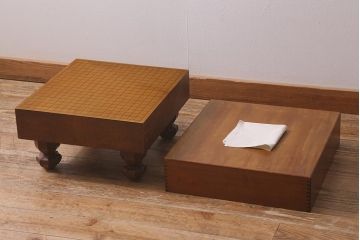 アンティーク雑貨　昭和中期　覆い付き　3寸5分　足付碁盤(囲碁盤、花台、飾り台)(R-042050)
