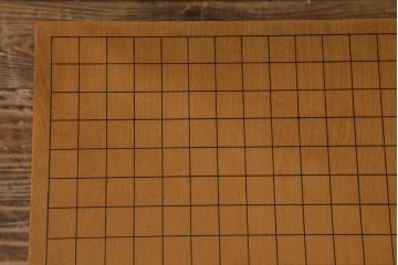 アンティーク雑貨　昭和中期　覆い付き　3寸5分　足付碁盤(囲碁盤、花台、飾り台)(R-042050)
