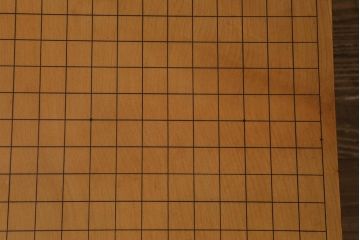 アンティーク雑貨　昭和中期　覆い付き　3寸5分　足付碁盤(囲碁盤、花台、飾り台)(R-042050)