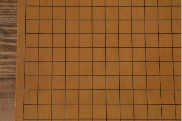アンティーク雑貨　昭和中期　覆い付き　3寸5分　足付碁盤(囲碁盤、花台、飾り台)(R-042050)