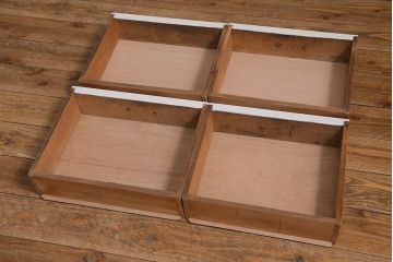 アンティーク家具　昭和中期　ペイント　ナチュラルな雰囲気が魅力の重ね戸棚(食器棚、収納棚、キャビネット)(R-042051)