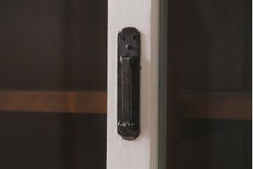 アンティーク家具　昭和中期　ペイント　ナチュラルな雰囲気が魅力の重ね戸棚(食器棚、収納棚、キャビネット)(R-042051)