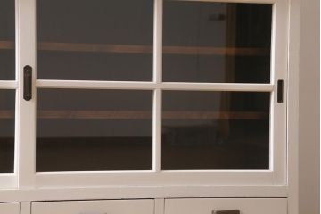 アンティーク家具　昭和中期　ペイント　ナチュラルな雰囲気が魅力の重ね戸棚(食器棚、収納棚、キャビネット)(R-042051)