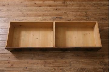 アンティーク家具　最上手物!　前面欅玉杢　黒柿材　希少　重厚な佇まいが魅力的な関東重ね水屋箪笥(収納棚、戸棚)(R-042057)