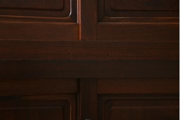 アンティーク家具　最上手物!　前面欅玉杢　黒柿材　希少　重厚な佇まいが魅力的な関東重ね水屋箪笥(収納棚、戸棚)(R-042057)