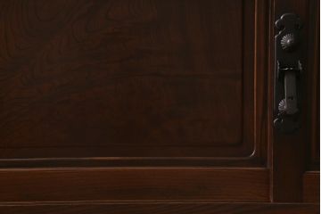 アンティーク家具　最上手物!　前面欅玉杢　黒柿材　希少　重厚な佇まいが魅力的な関東重ね水屋箪笥(収納棚、戸棚)(R-042057)