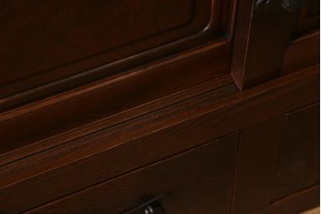 アンティーク家具　最上手物!　前面欅玉杢　黒柿材　希少　重厚な佇まいが魅力的な関東重ね水屋箪笥(収納棚、戸棚)(R-042057)