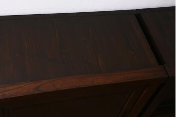 アンティーク家具　最上手物!　前面欅玉杢　黒柿材　希少　重厚な佇まいが魅力的な関東重ね水屋箪笥(収納棚、戸棚)(R-042057)