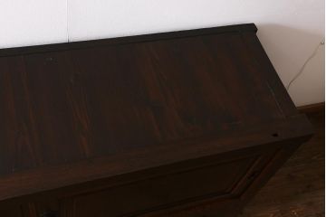 アンティーク家具　最上手物!　前面欅玉杢　黒柿材　希少　重厚な佇まいが魅力的な関東重ね水屋箪笥(収納棚、戸棚)(R-042057)