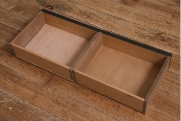 アンティーク家具　昭和中期　ペイント　モールガラス入り　マットカラーがおしゃれなガラス戸棚(収納棚、キャビネット)(R-042058)