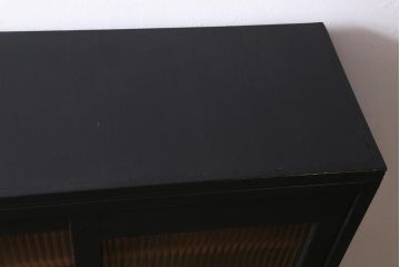アンティーク家具　昭和中期　ペイント　モールガラス入り　マットカラーがおしゃれなガラス戸棚(収納棚、キャビネット)(R-042058)