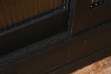 アンティーク家具　昭和中期　ペイント　モールガラス入り　マットカラーがおしゃれなガラス戸棚(収納棚、キャビネット)(R-042058)