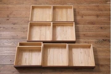 中古　国産　桐材　指物家具　漆塗り　仕掛け付きの小タンス(引き出し、サイドチェスト)(定価約14万8千円)(R-042060)