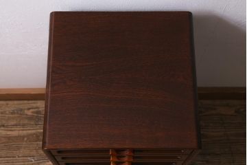 中古　国産　桐材　指物家具　漆塗り　仕掛け付きの小タンス(引き出し、サイドチェスト)(定価約14万8千円)(R-042060)