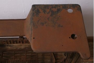 アンティーク雑貨　シンガー社(SINGER)　錆びた風合いが魅力の工業用ミシン台(シンガーミシン、DIY、ディスプレイ雑貨)(R-042063)