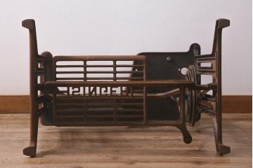 アンティーク雑貨　シンガー社(SINGER)　錆びた風合いが魅力の工業用ミシン台(シンガーミシン、DIY、ディスプレイ雑貨)(R-042063)