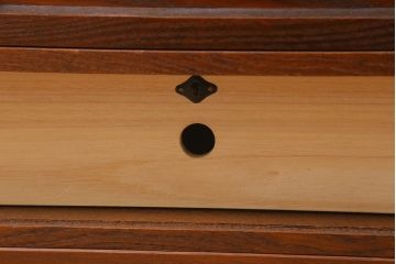 中古　指物家具　からくり付き!凝ったつくりが魅力の小物収納(定価14万円)(小箪笥)(R-042064)