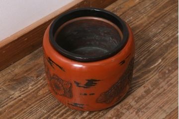 アンティーク雑貨　時代物　菊の図　古い鎌倉彫根来塗火鉢(てあぶり)(R-042066)
