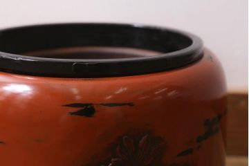 アンティーク雑貨　時代物　菊の図　古い鎌倉彫根来塗火鉢(てあぶり)(R-042066)