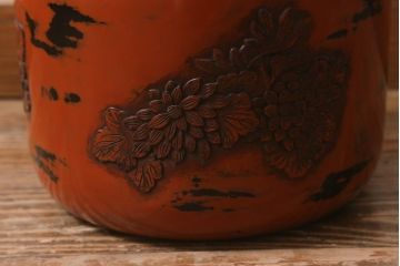 アンティーク雑貨　時代物　菊の図　古い鎌倉彫根来塗火鉢(てあぶり)(R-042066)