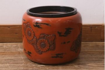アンティーク雑貨　時代物　菊の図　古い鎌倉彫根来塗火鉢(てあぶり)(R-042066)
