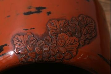 アンティーク雑貨　時代物　菊の図　古い鎌倉彫根来塗火鉢(てあぶり)(R-042066)