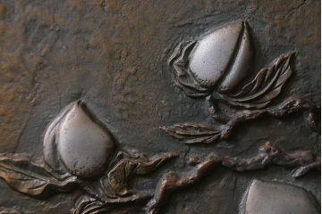 ビンテージ雑貨　正源作　ブロンズレリーフ　鹿と桃(銅板)(R-042068)