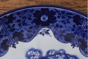 アンティーク雑貨　骨董　明治期　ベロ藍　花籠図　染付一尺六寸大皿(和食器)(R-042069)