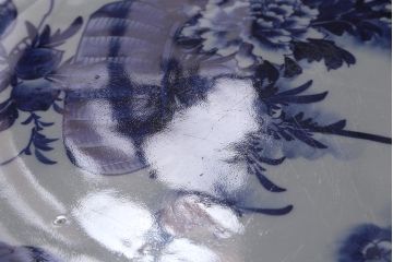 アンティーク雑貨　骨董　明治期　ベロ藍　花籠図　染付一尺六寸大皿(和食器)(R-042069)